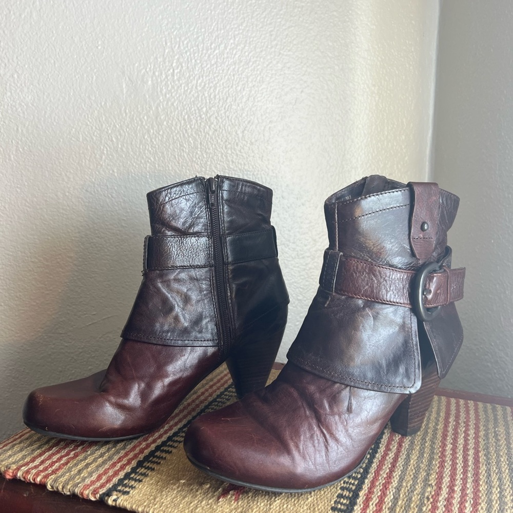 Born size 8 heeled ankle boot